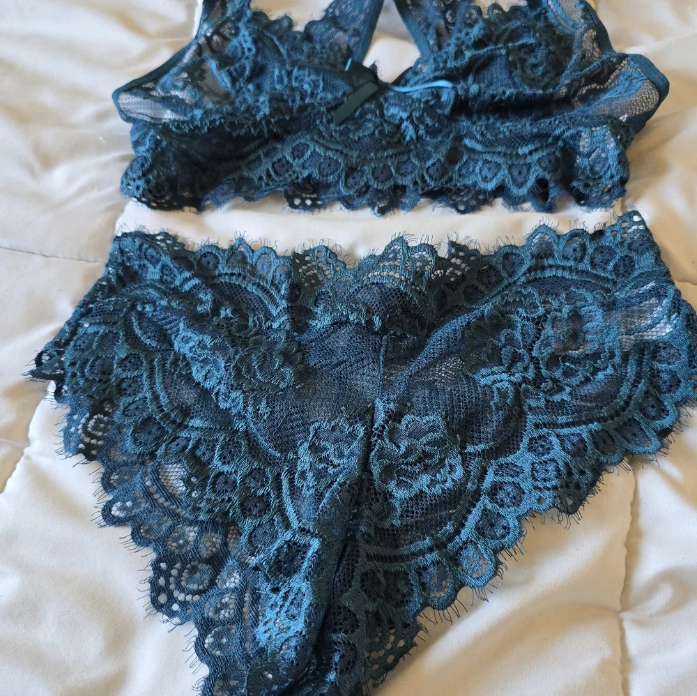 Amazon Teal Bralette & panty lace set - Picture 2 of 6